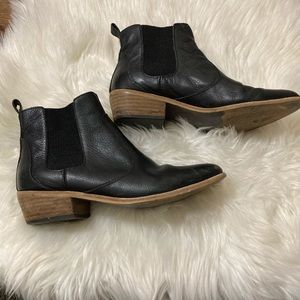 Gap Black Leather Chelsea Boot